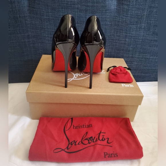 Christian Louboutin - Picture 2 of 4